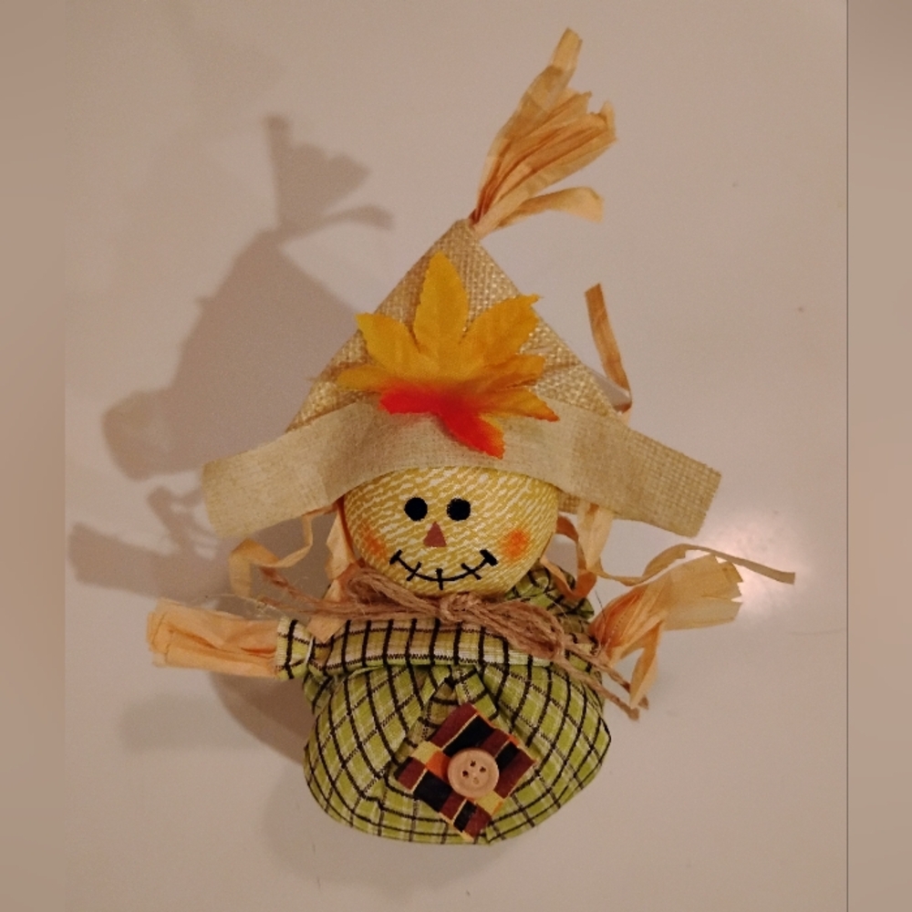 Cute Scarecrow Decor with Hat and Leaf Accent